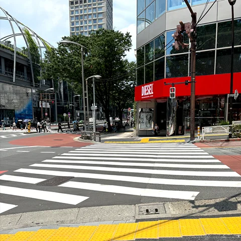 DIESEL、左手に宮下公園が見えたらもうすぐです。