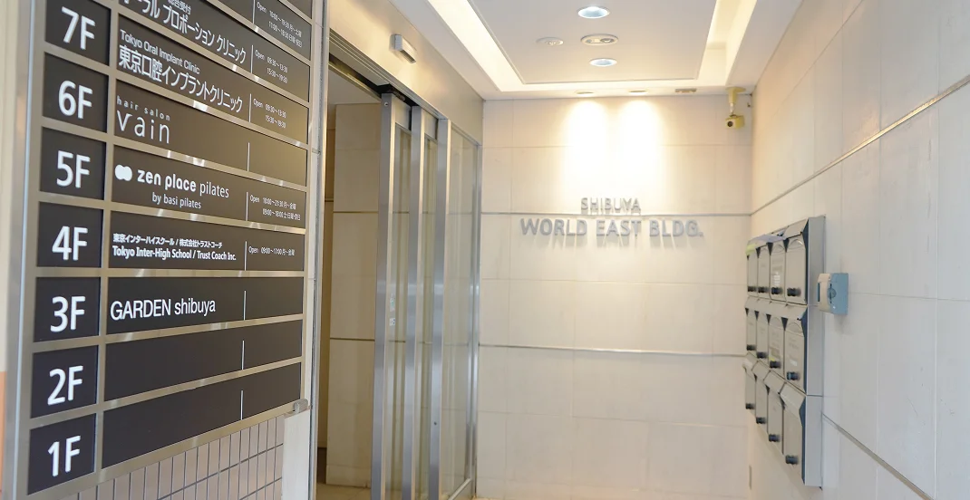 ビルエントランス