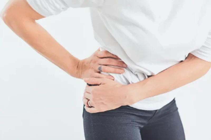 股関節痛の痛み 変形性股関節症に苦しむ人の様子